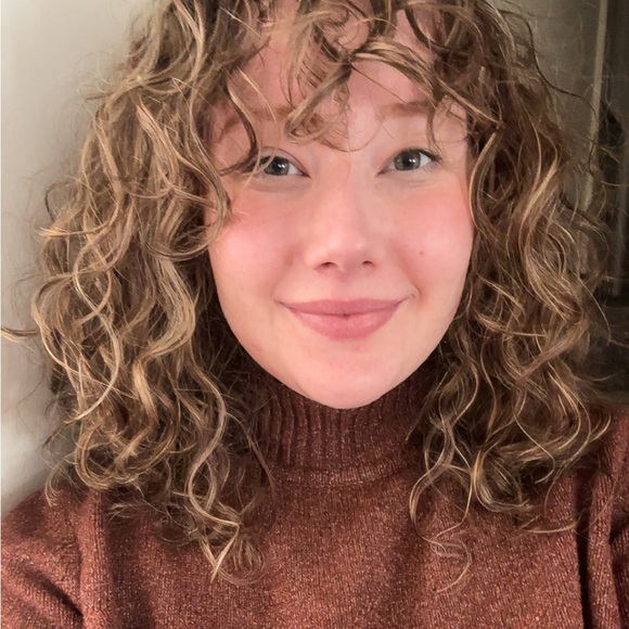 Meet your Posher, Amanda - Picture 2 of 2